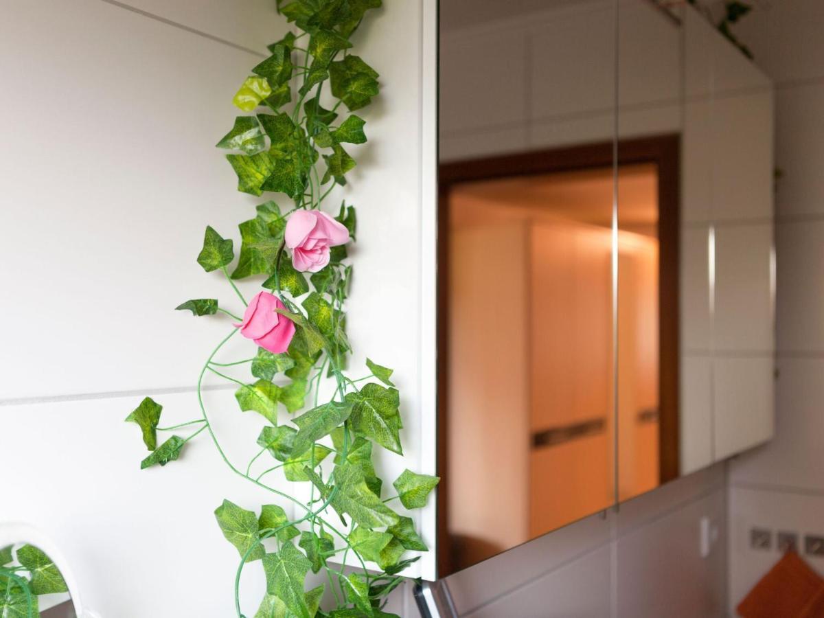 Sunny Flat In Bad Driburg With Garden Appartement Buitenkant foto